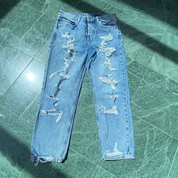 H&M Denim - H&M Distressed Boyfriend jeans size 6 & Denim